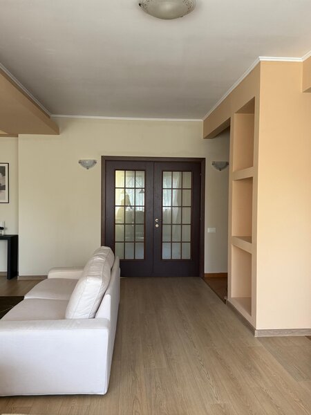 Titan Parc, bloc boutique, 125mp, loc parcare
