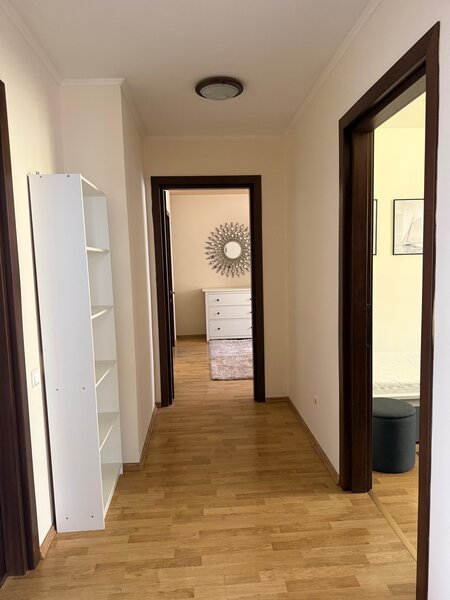 Titan Parc, bloc boutique, 125mp, loc parcare