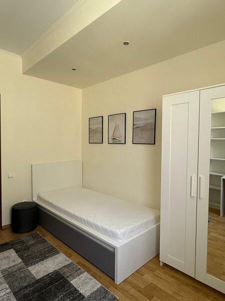 Titan Parc, bloc boutique, 125mp, loc parcare